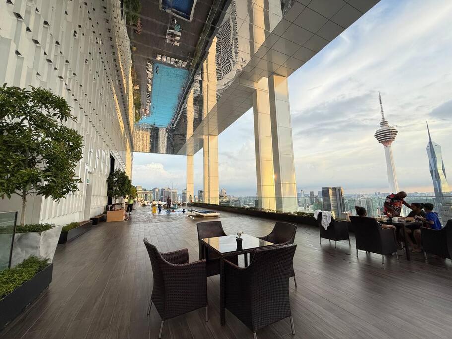 Infinity Pool 4 Pax Luxury Klcc View Pangsapuri Kuala Lumpur