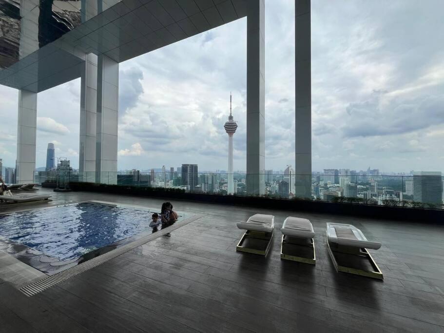 Infinity Pool 4 Pax Luxury Klcc View Pangsapuri Kuala Lumpur